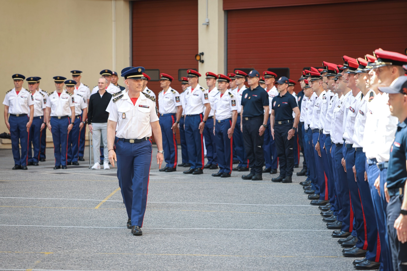STE-POMPIERS-INSIGNE-9.jpg