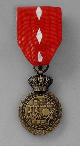 Médaille Chevalier Ordre du mérite culturel.jpg